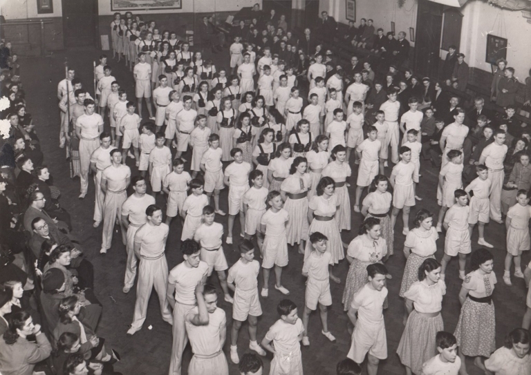 l-1945-Dance-Display-early-collusion-of-boys-and-girls https://www.cooperscoborn.org.uk/wp-content/uploads/2023/08/l-1945-Dance-Display-early-collusion-of-boys-and-girls-768x543.jpg